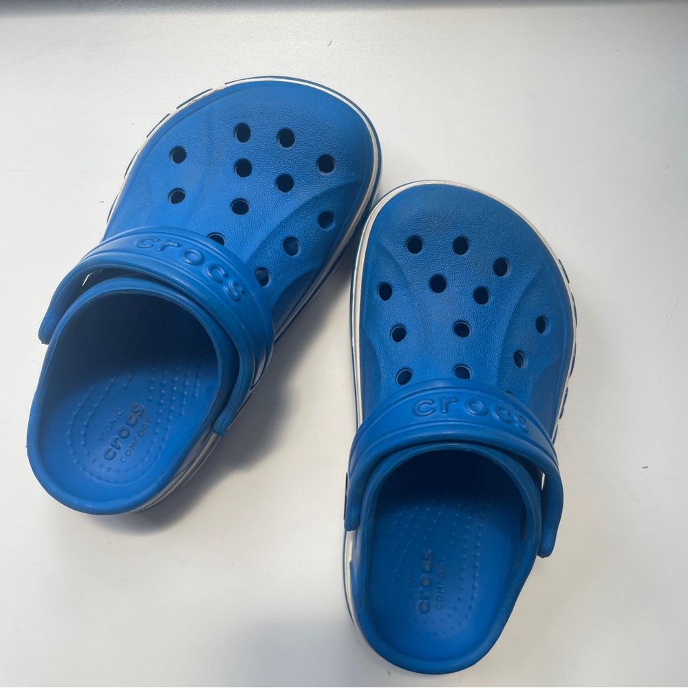 Toddler crocs size 8
